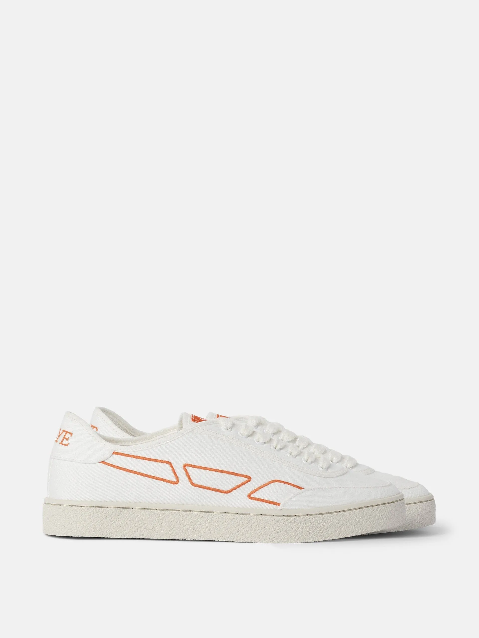 Modelo '65 trainer in orange